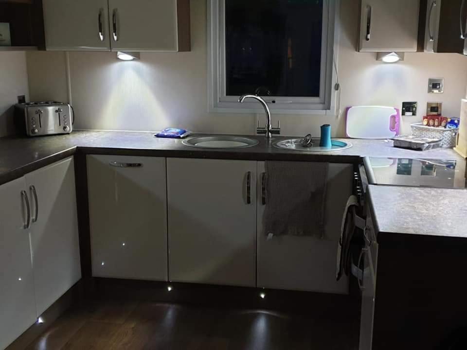 Privately Owned Stunning Caravan Seawick Holiday Park St Osyth Jaywick Sands Exterior foto
